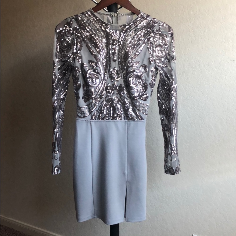 STUNNING SPARKLY SILVER DRESS